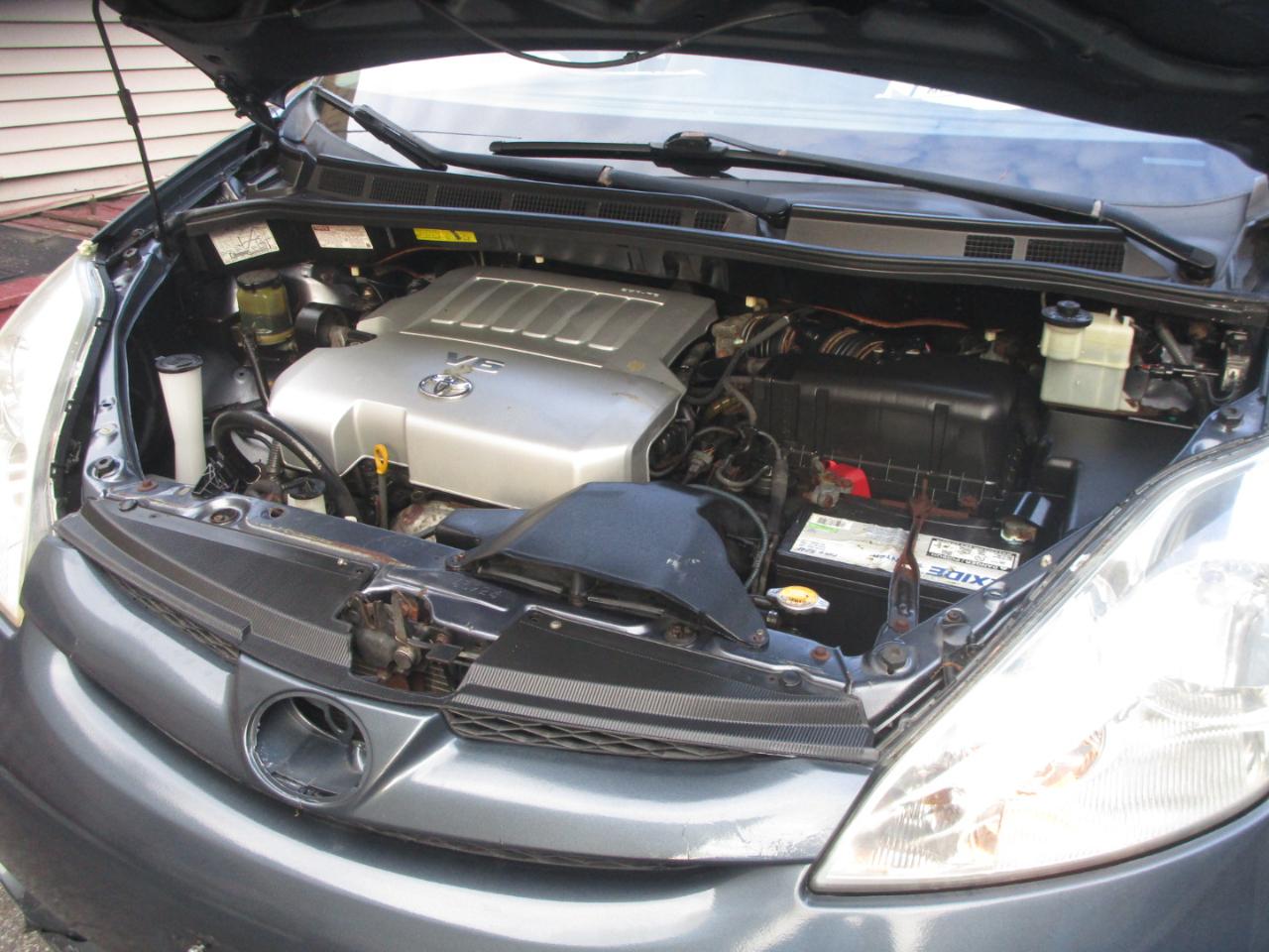 Toyota Sienna LE FWD 7 Passenger 2009