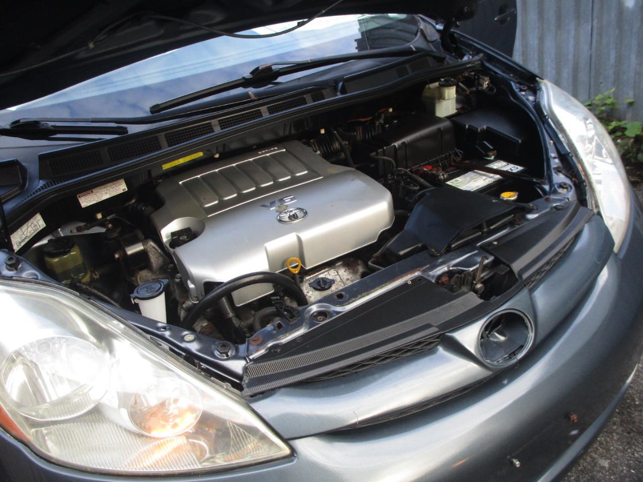 Toyota Sienna LE FWD 7 Passenger 2009