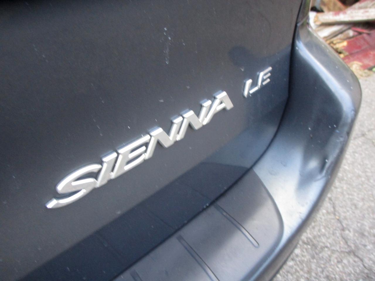 Toyota Sienna LE FWD 7 Passenger 2009