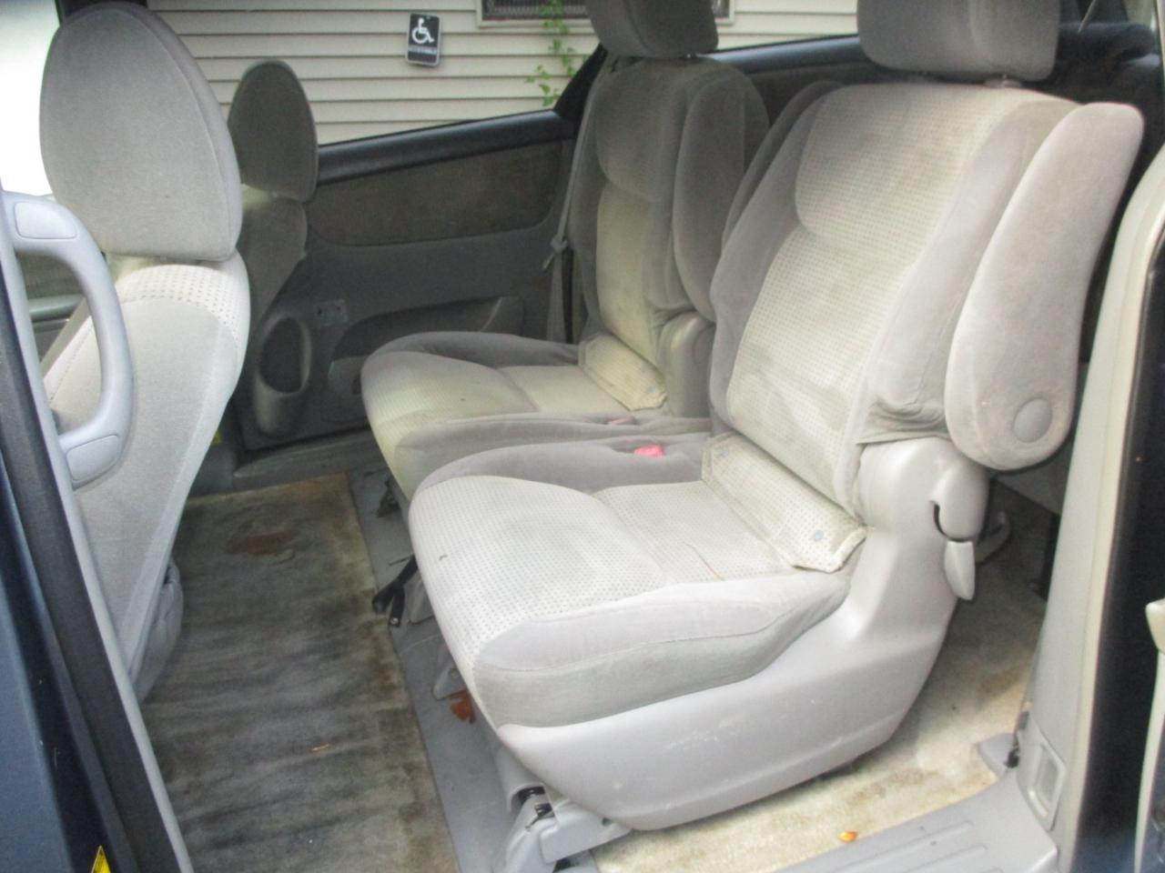 Toyota Sienna LE FWD 7 Passenger 2009