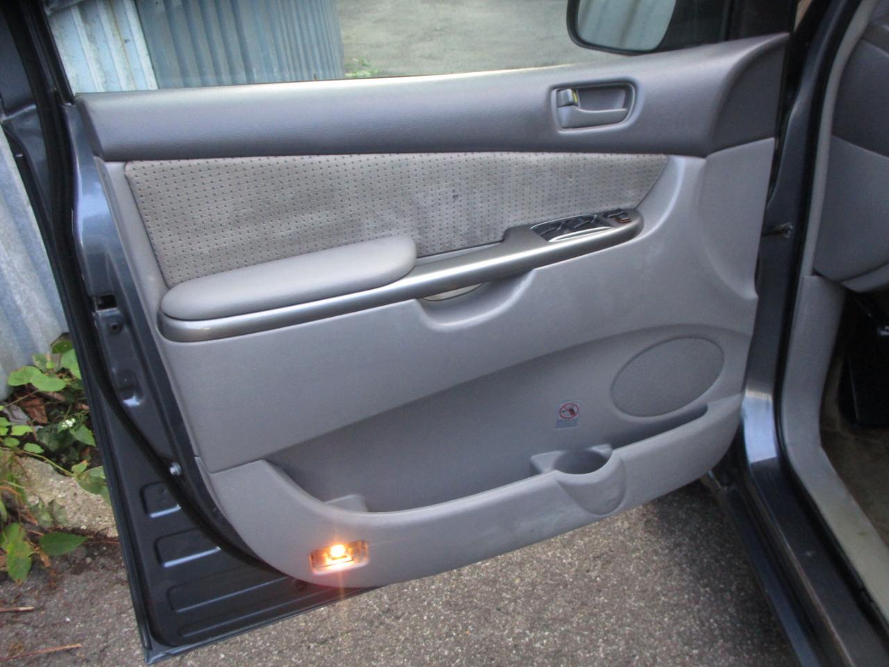 Toyota Sienna LE FWD 7 Passenger 2009