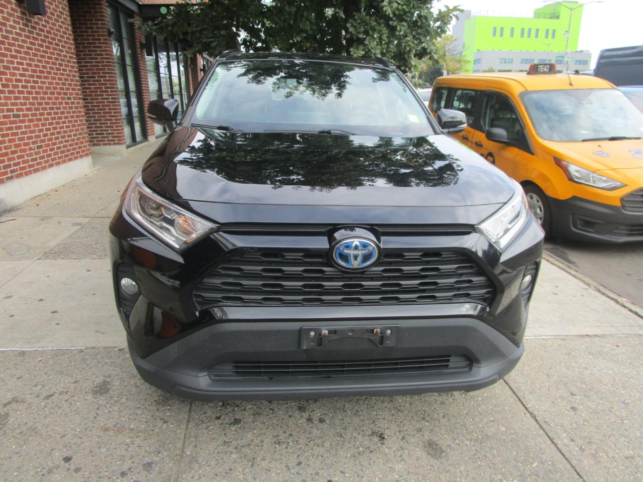 Toyota RAV4 Hybrid XLE 2021