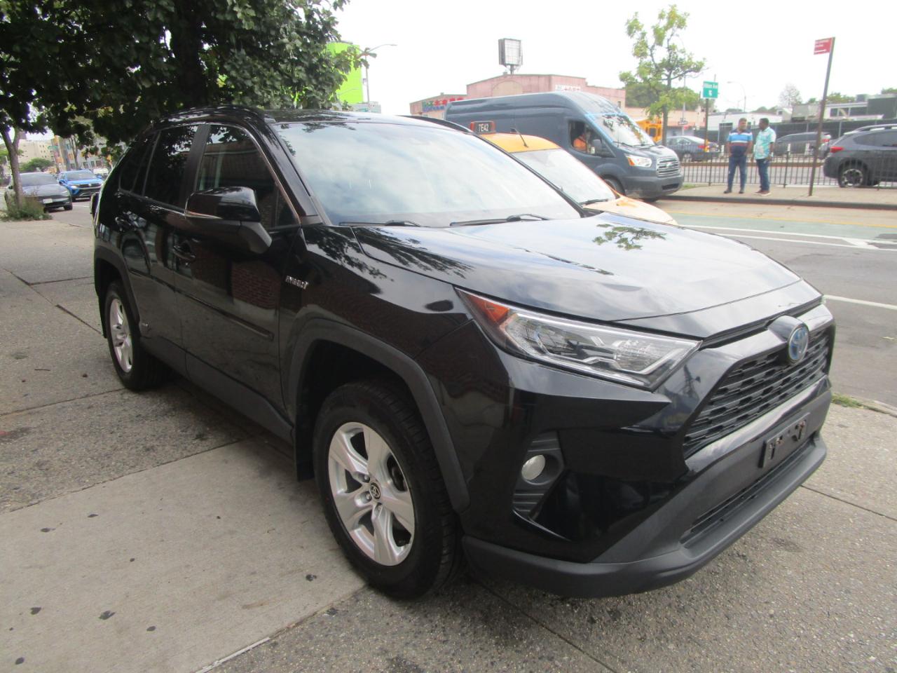 Toyota RAV4 Hybrid XLE 2021