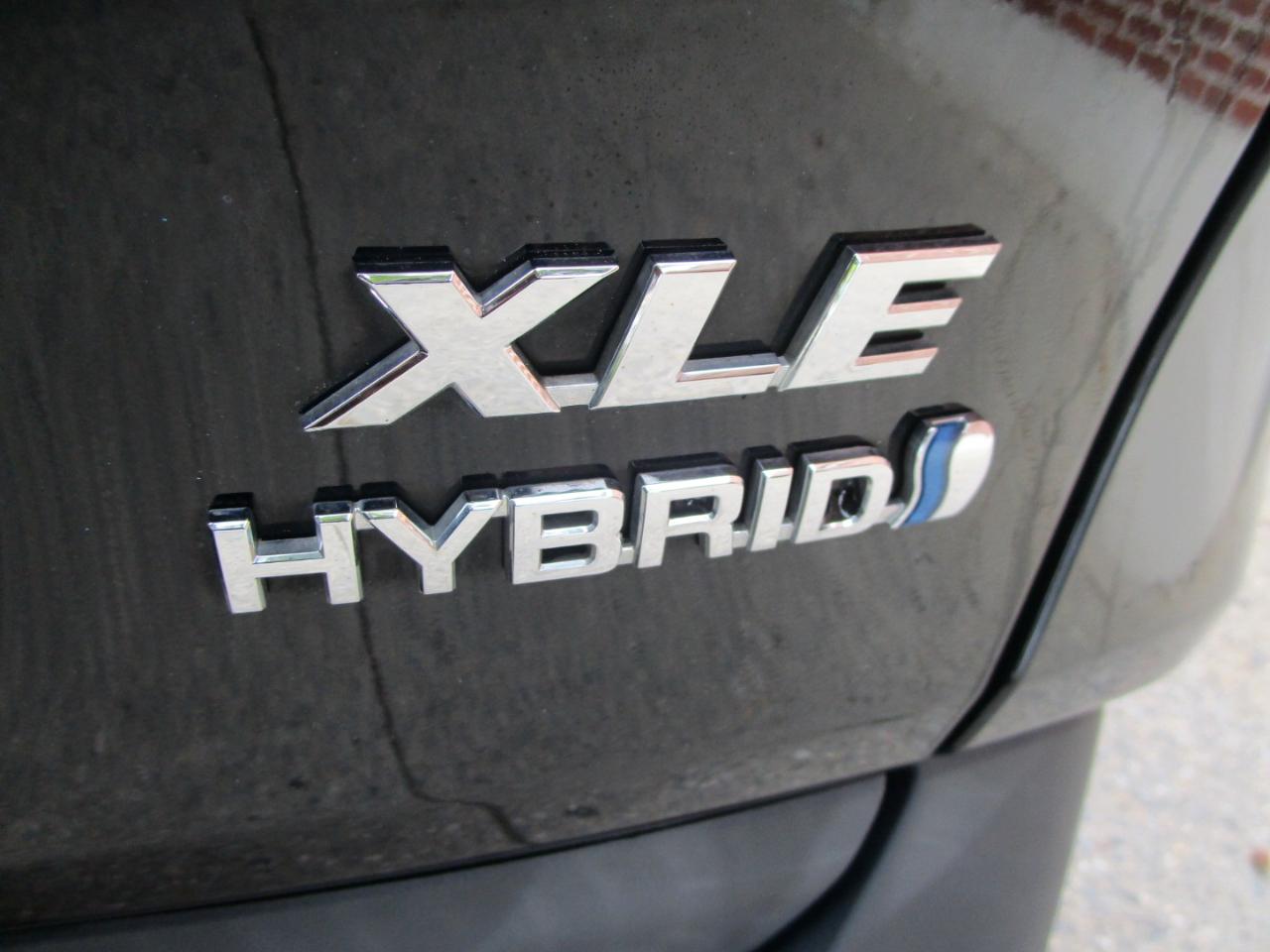Toyota RAV4 Hybrid XLE 2021