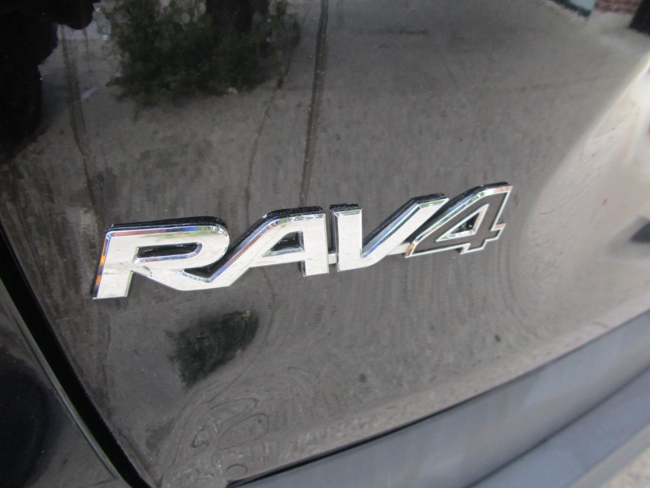 Toyota RAV4 Hybrid XLE 2021