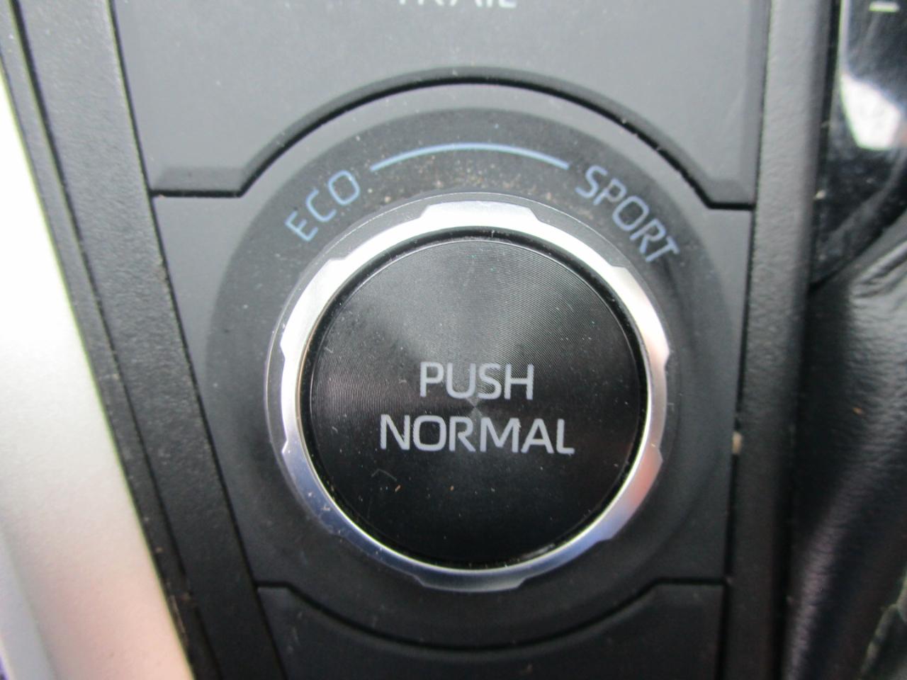 Toyota RAV4 Hybrid XLE 2021