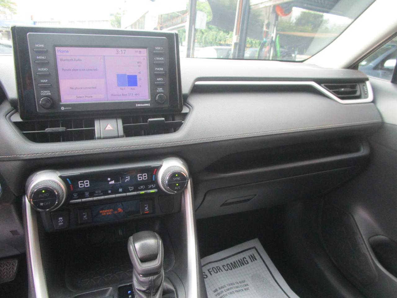 Toyota RAV4 Hybrid XLE 2021