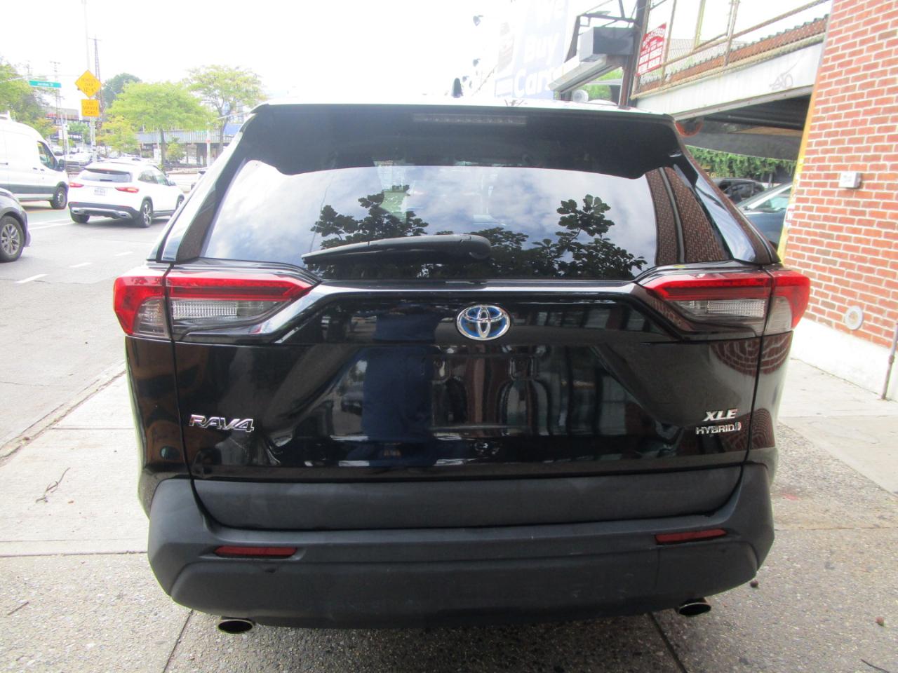 Toyota RAV4 Hybrid XLE 2021