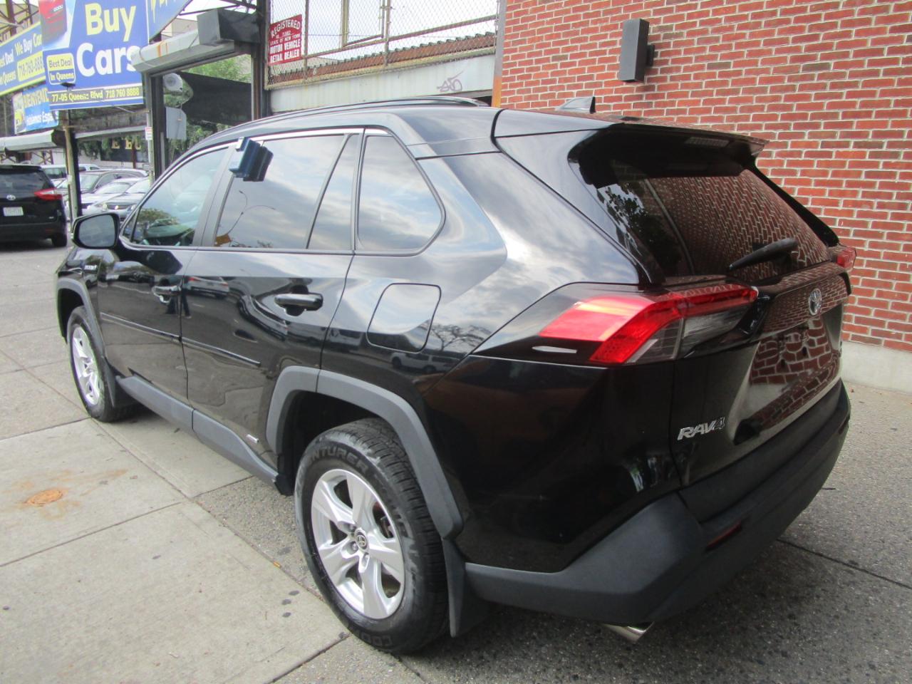 Toyota RAV4 Hybrid XLE 2021
