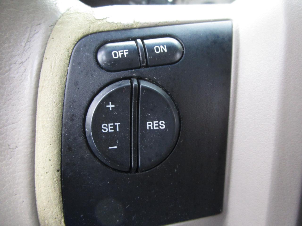Ford Expedition XLT 4WD 2013