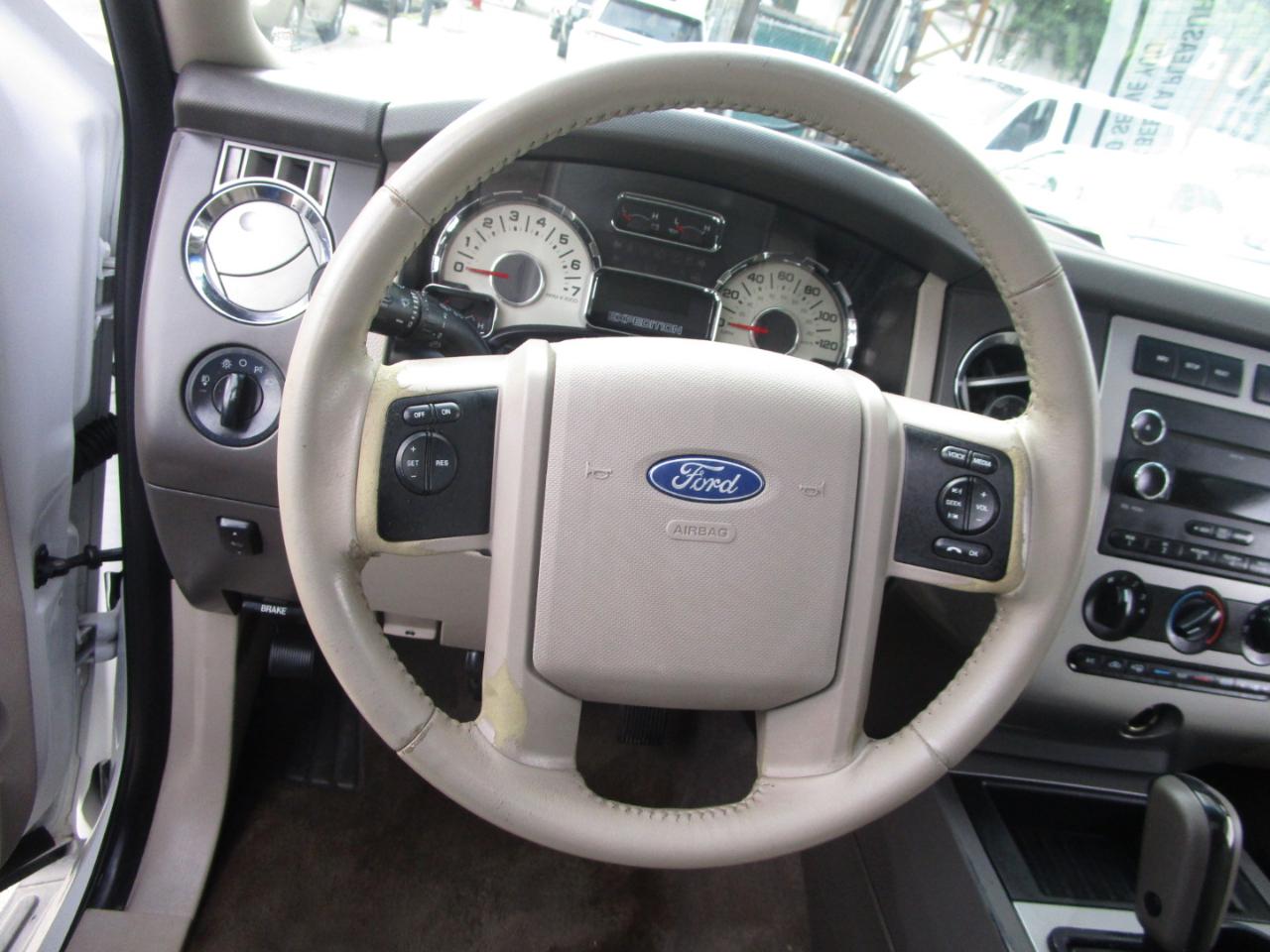 Ford Expedition XLT 4WD 2013