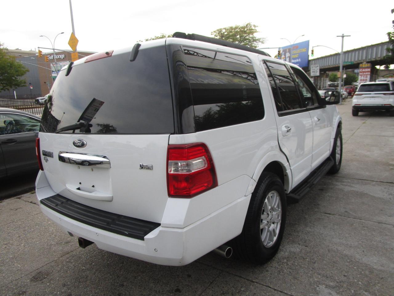 Ford Expedition XLT 4WD 2013