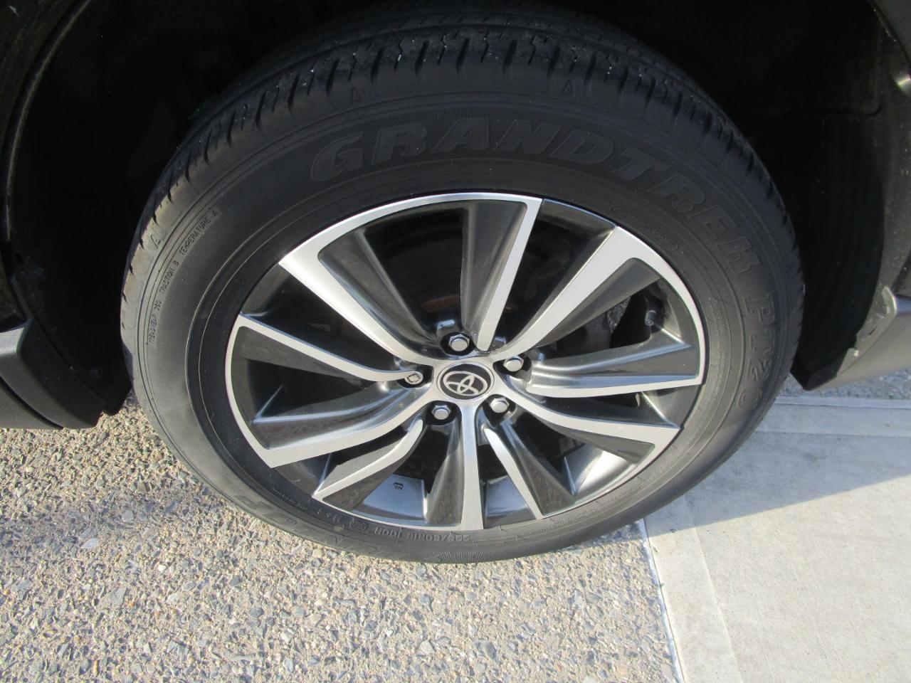 Toyota Venza  2023