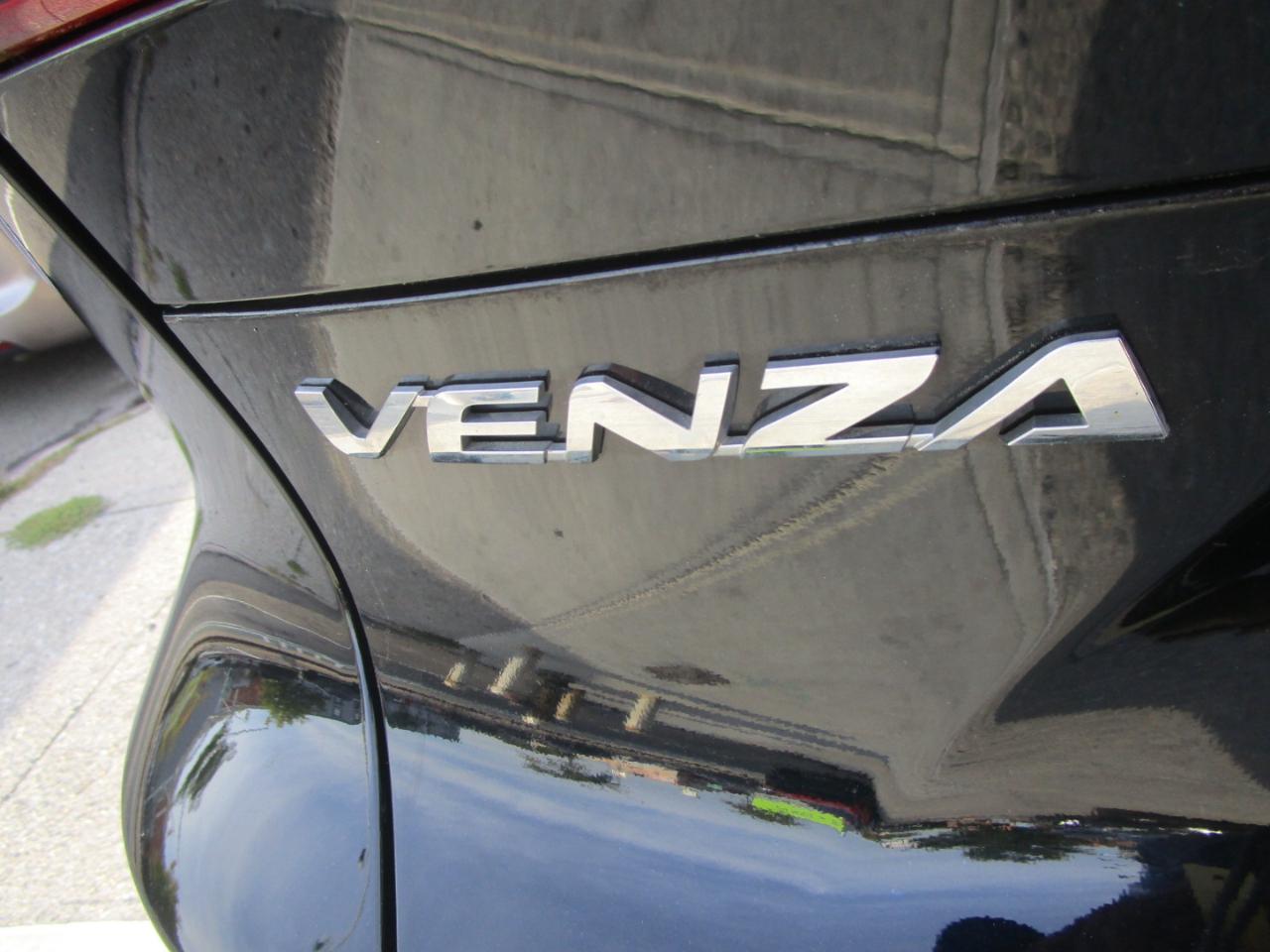 Toyota Venza  2023