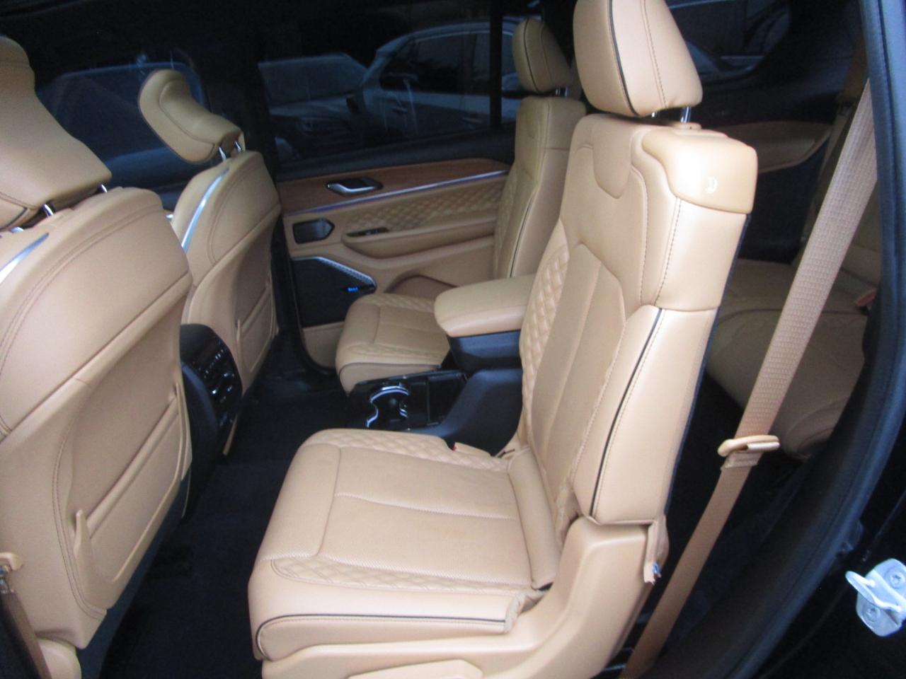 Jeep Grand Cherokee L Summit 4WD 2023