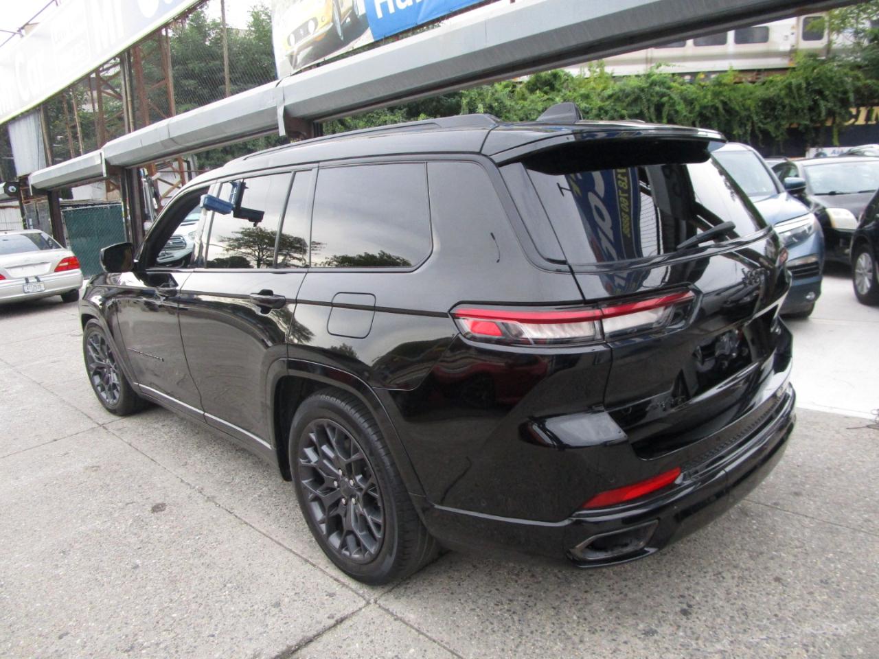 Jeep Grand Cherokee L Summit 4WD 2023