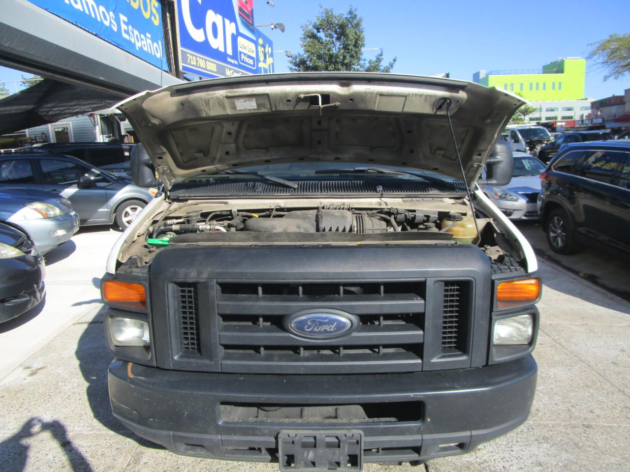 Ford Econoline E-350 Super Duty 2011
