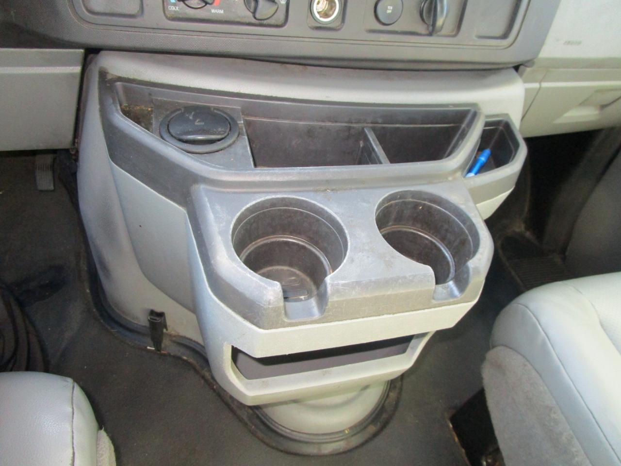 Ford Econoline E-350 Super Duty 2011