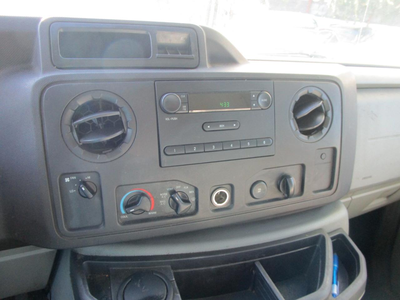 Ford Econoline E-350 Super Duty 2011