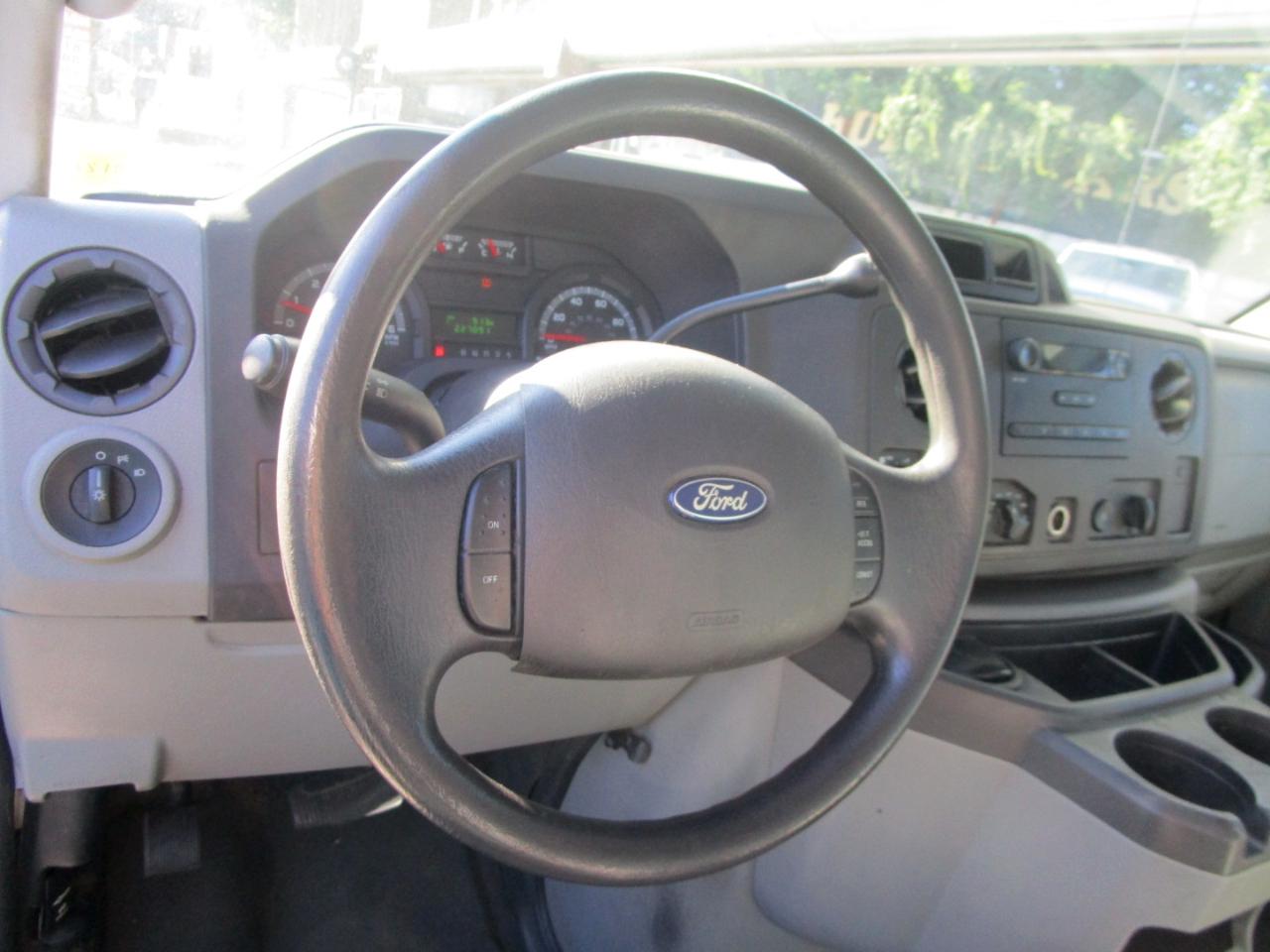 Ford Econoline E-350 Super Duty 2011