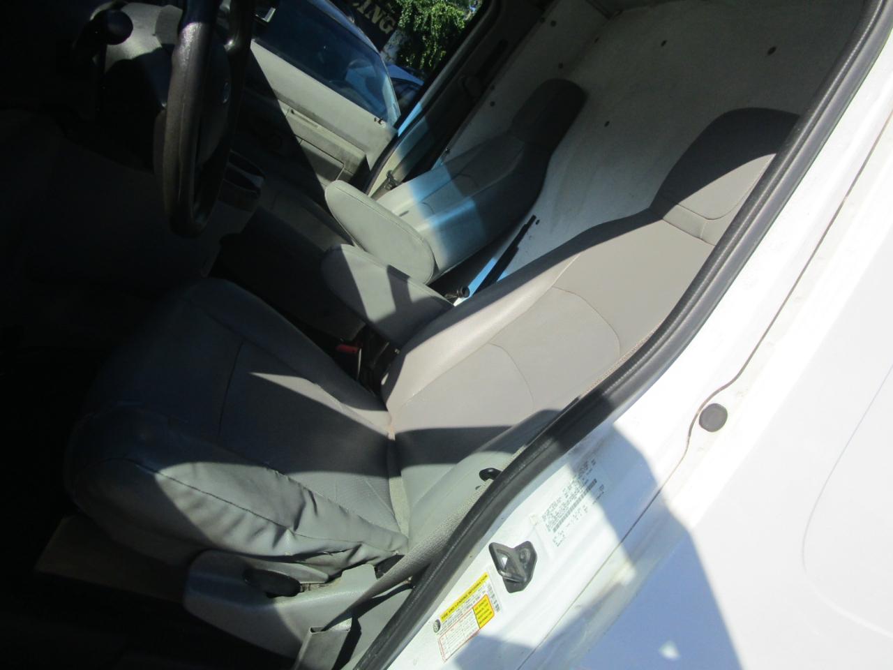 Ford Econoline E-350 Super Duty 2011
