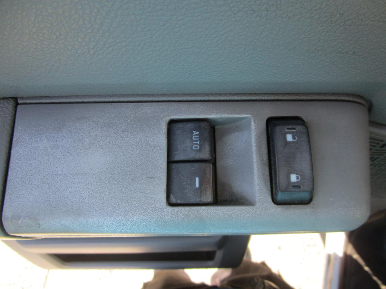 Ford Econoline E-350 Super Duty 2011