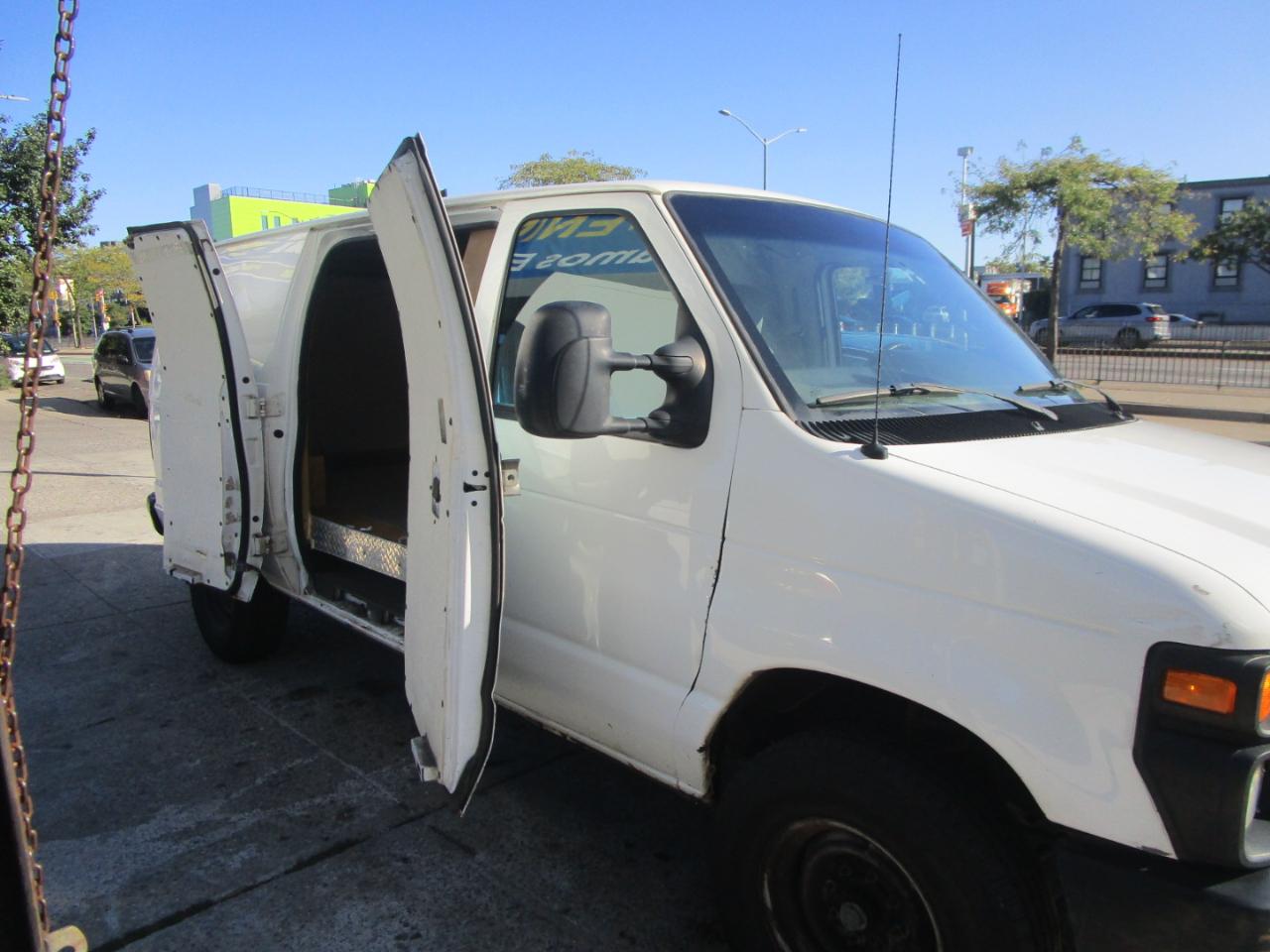 Ford Econoline E-350 Super Duty 2011
