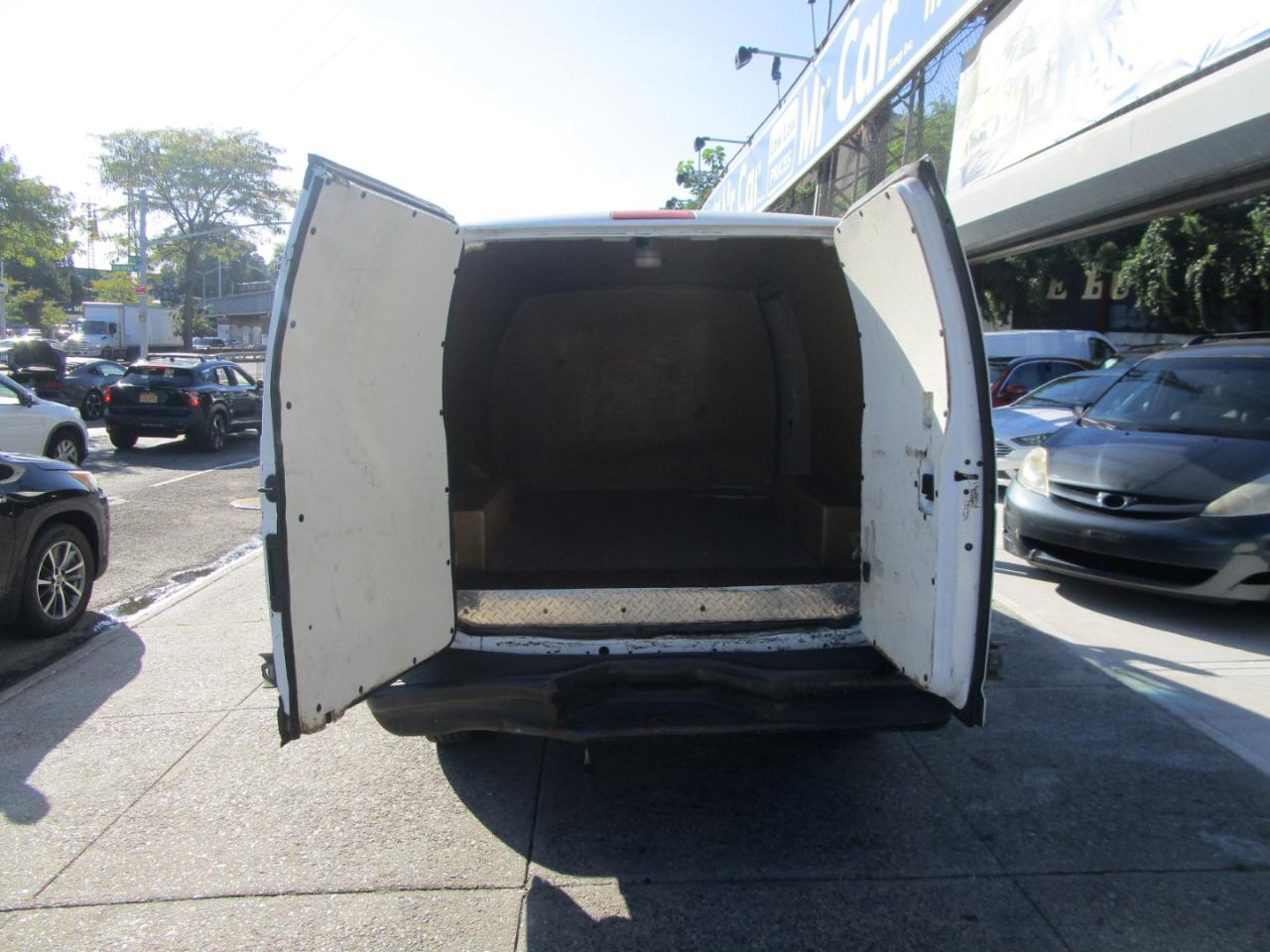 Ford Econoline E-350 Super Duty 2011