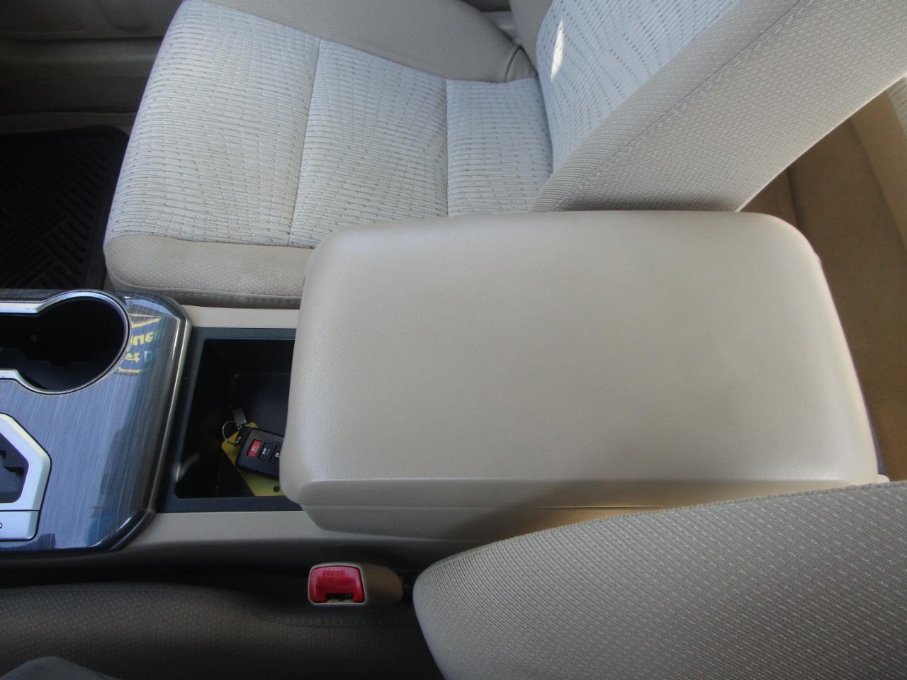 Toyota Camry Hybrid LE 2013