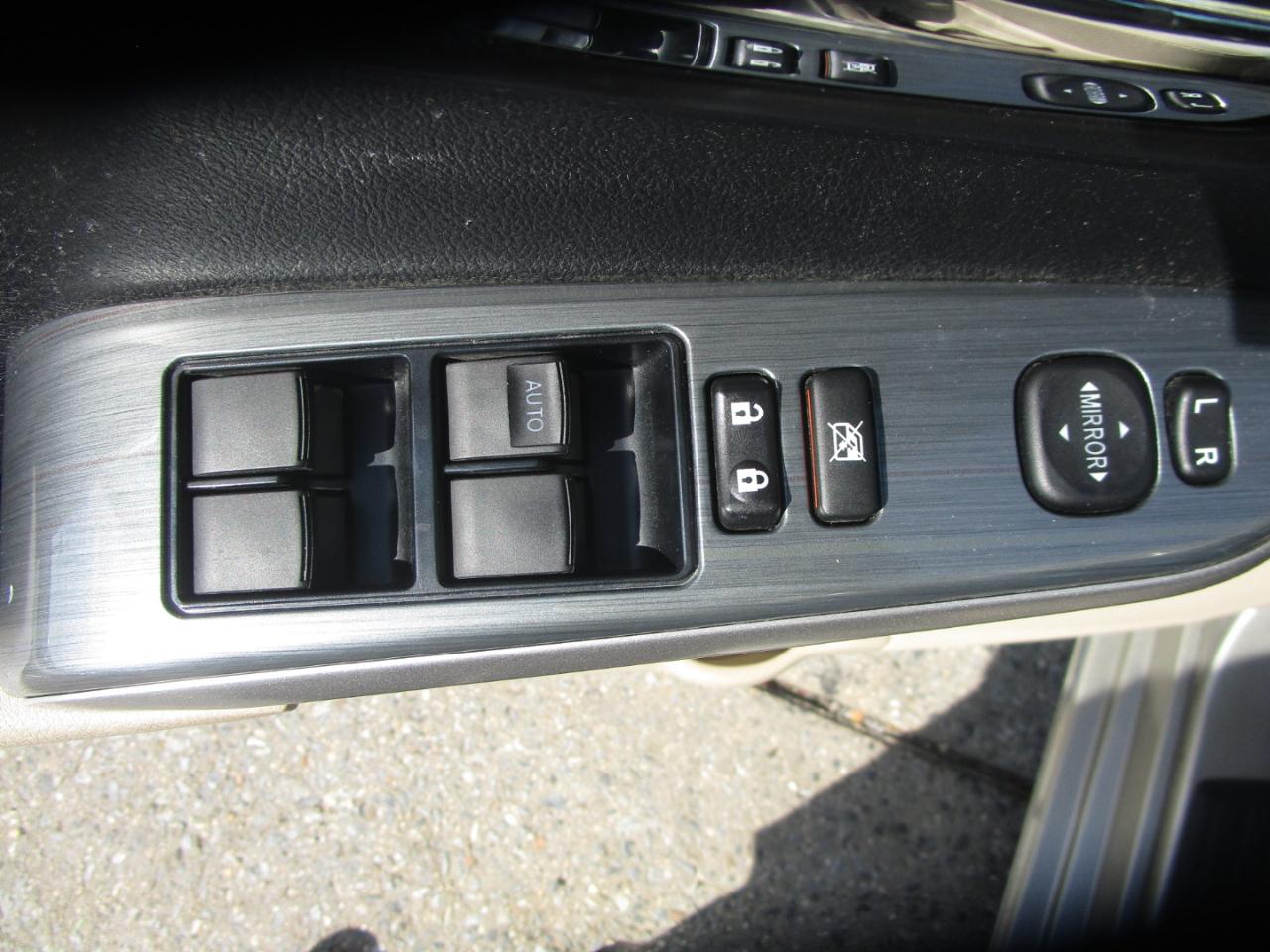 Toyota Camry Hybrid LE 2013