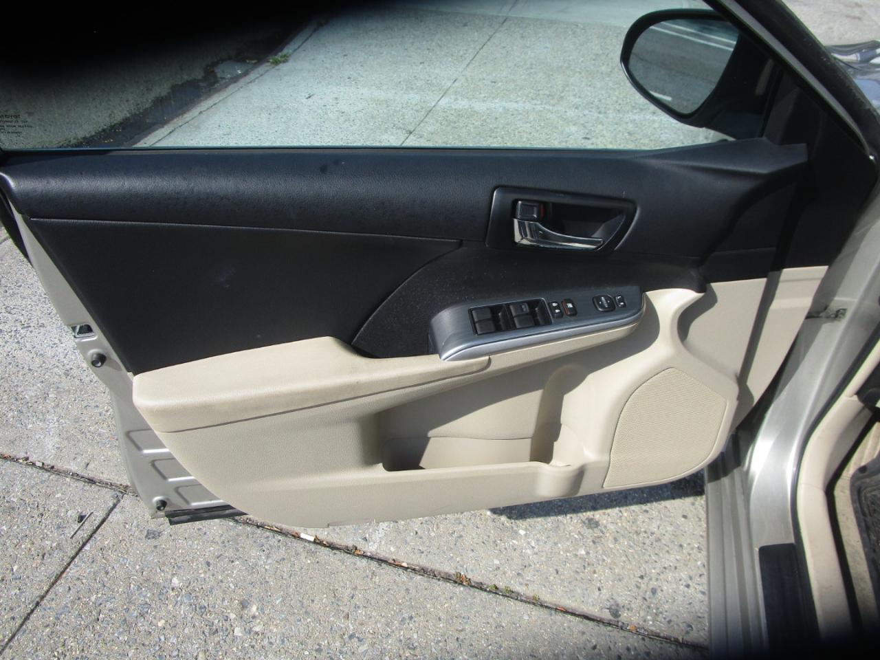 Toyota Camry Hybrid LE 2013