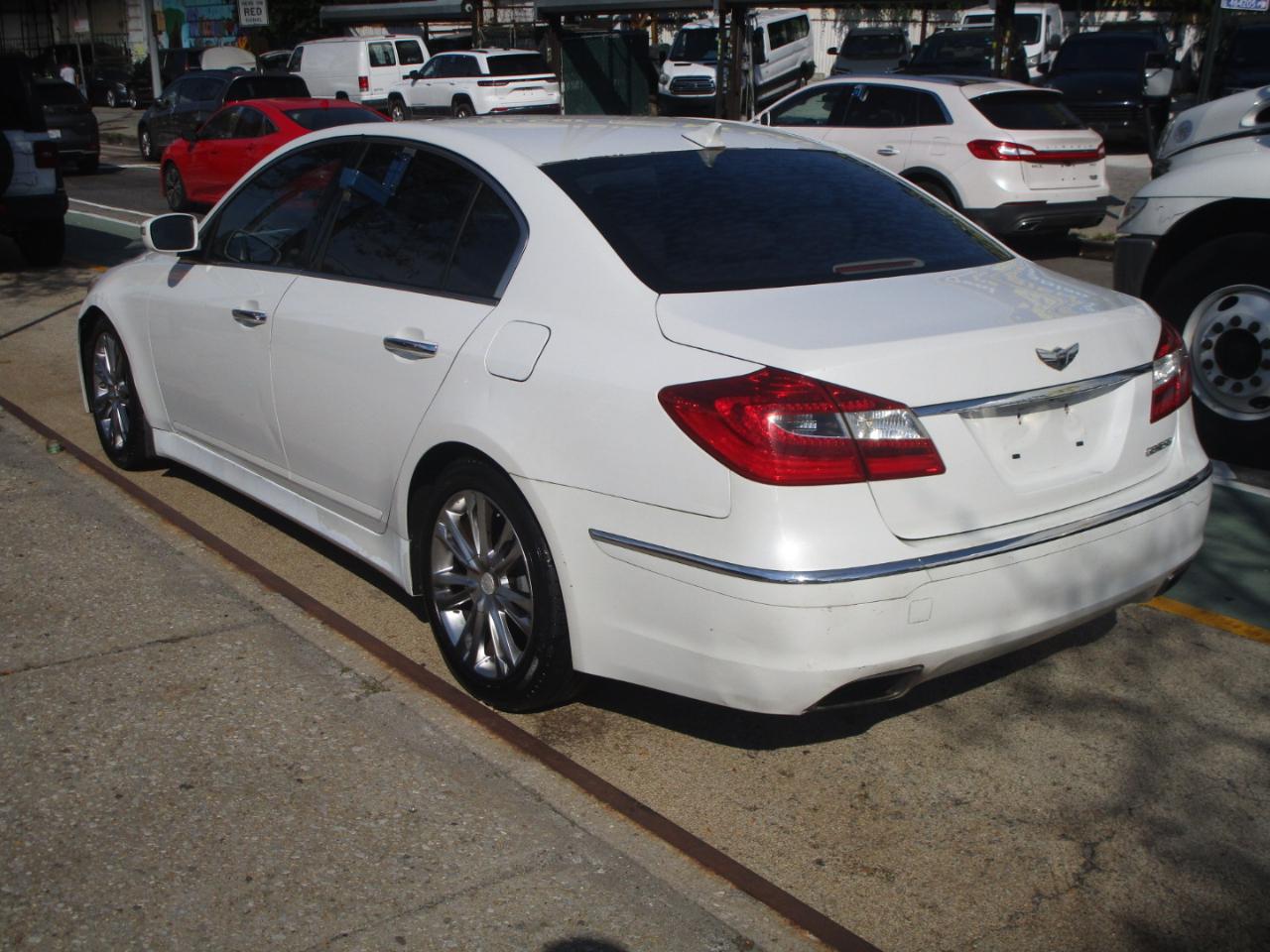 Hyundai Genesis 3.8L 2013