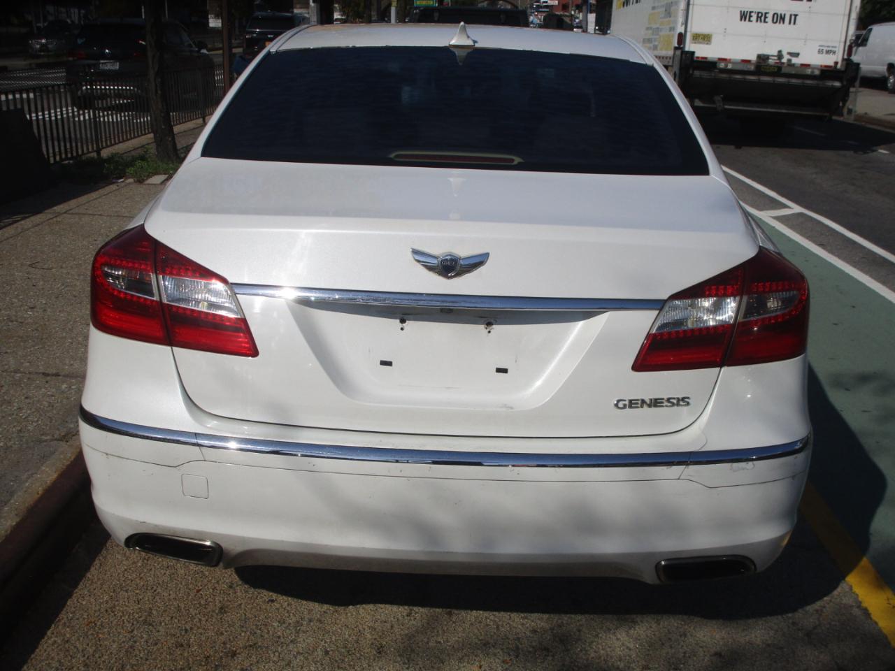 Hyundai Genesis 3.8L 2013