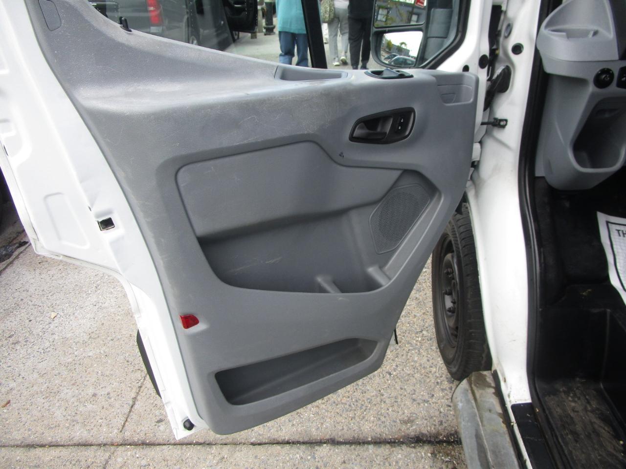 Ford Transit 250 Van Low Roof 60/40 Pass.130-in. WB 2016