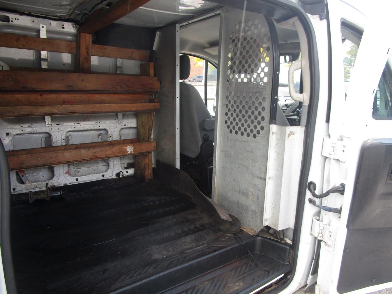 Ford Transit 250 Van Low Roof 60/40 Pass.130-in. WB 2016