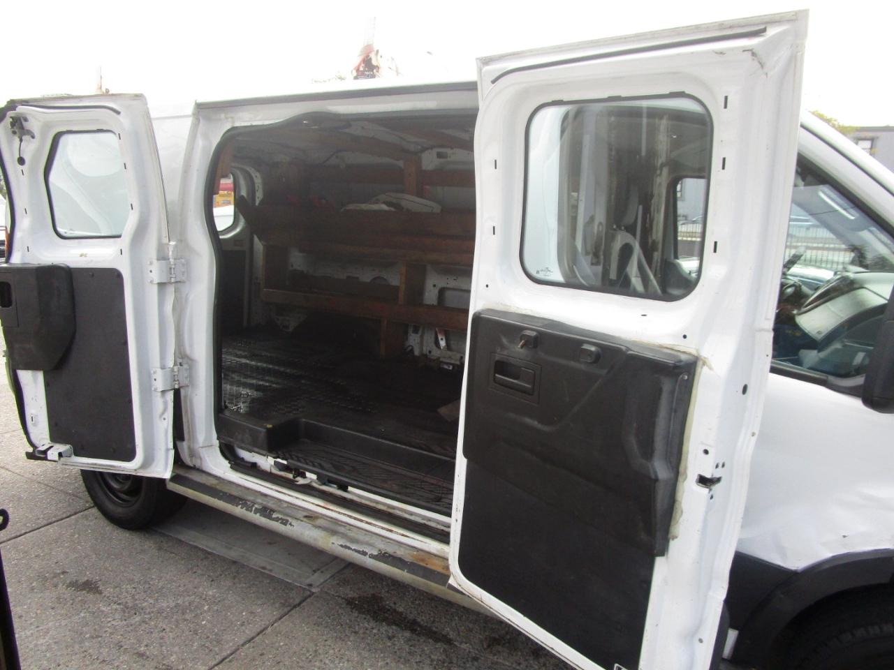 Ford Transit 250 Van Low Roof 60/40 Pass.130-in. WB 2016