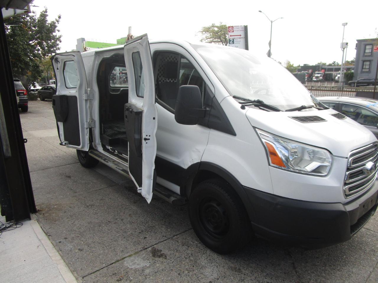 Ford Transit 250 Van Low Roof 60/40 Pass.130-in. WB 2016