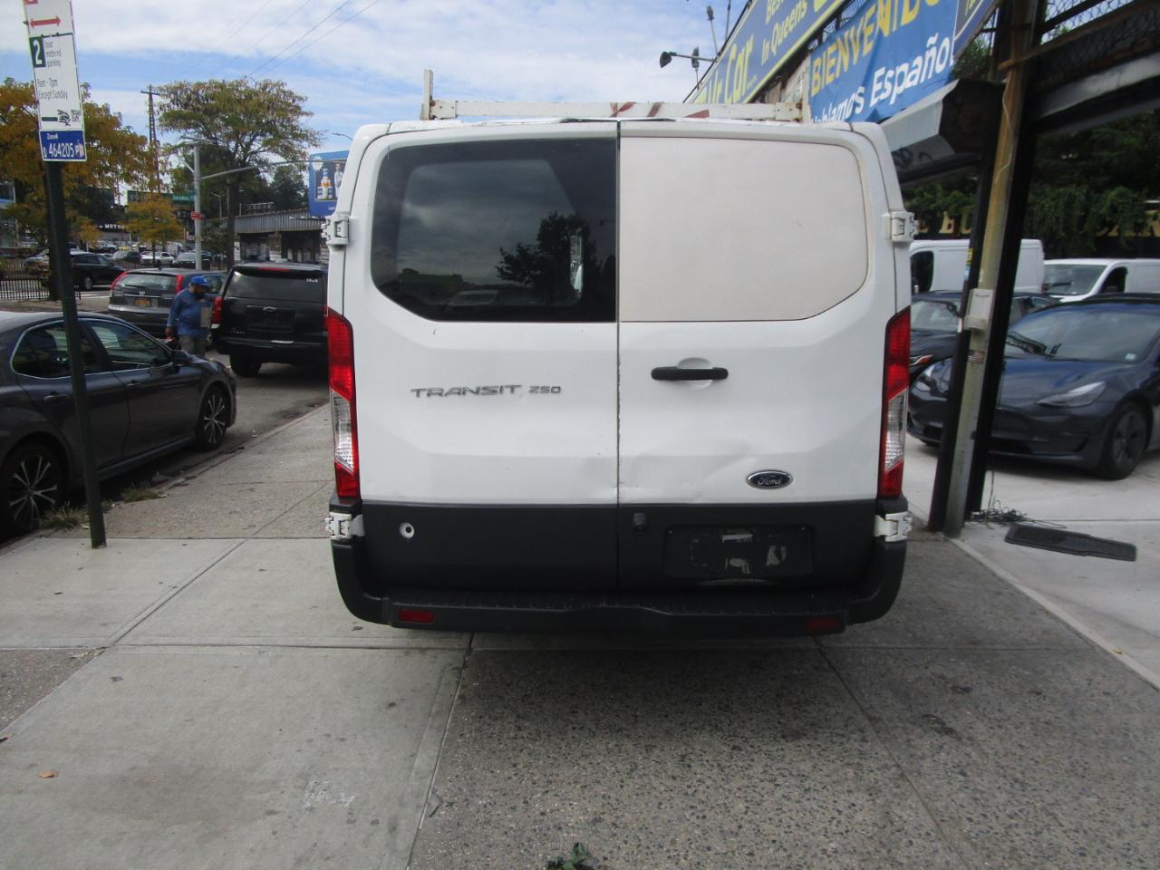 Ford Transit 250 Van Low Roof 60/40 Pass.130-in. WB 2016