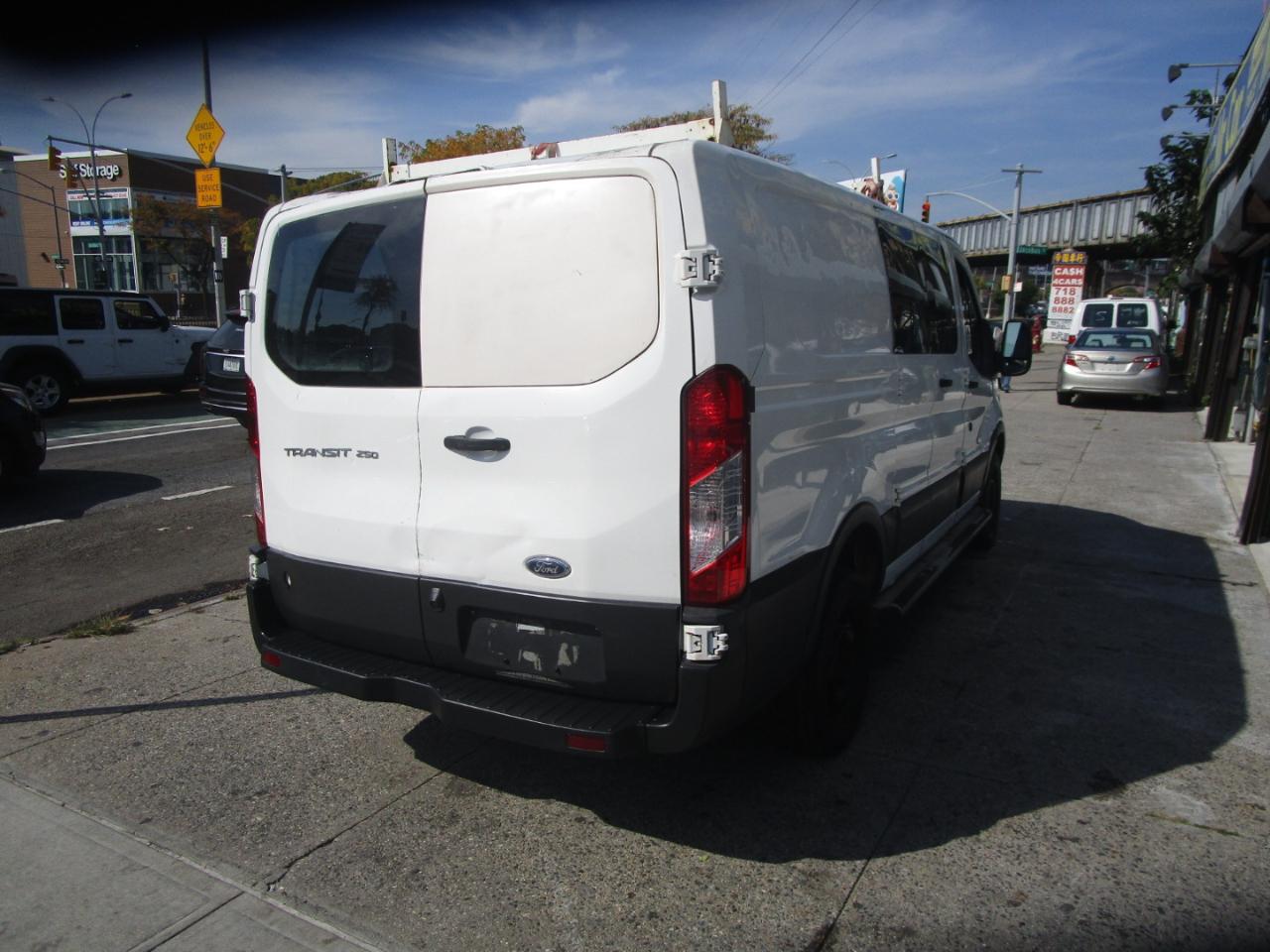 Ford Transit  2015