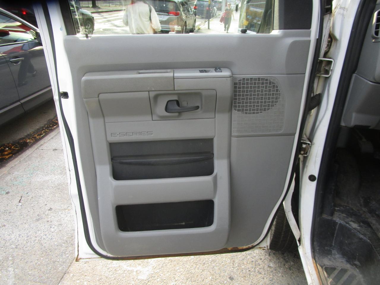 Ford Econoline E-250 2013