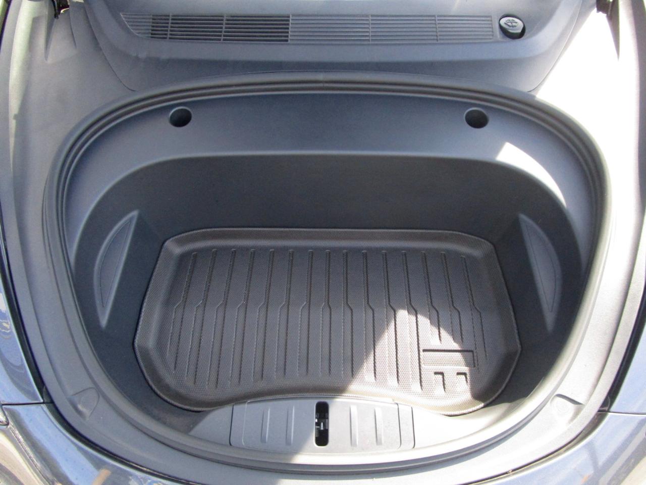 Tesla Model 3  2023