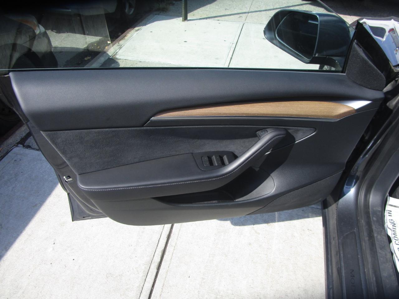 Tesla Model 3  2023