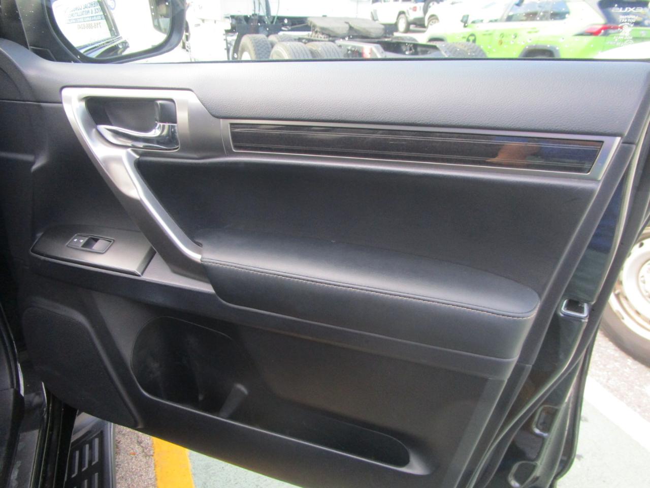 Lexus GX 460 4WD 4dr Premium 2023