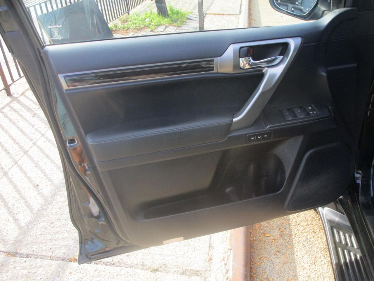 Lexus GX 460 4WD 4dr Premium 2023