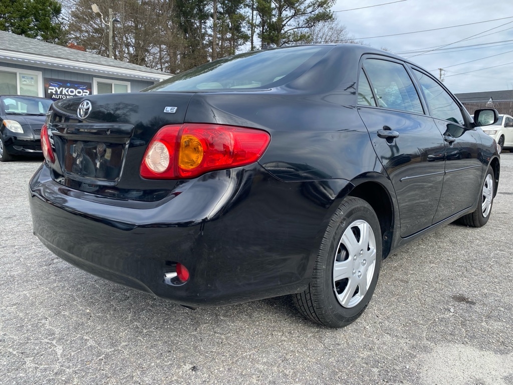 Toyota Corolla Base 5-Speed MT 2010