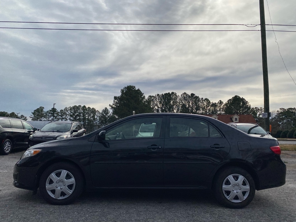 Toyota Corolla Base 5-Speed MT 2010