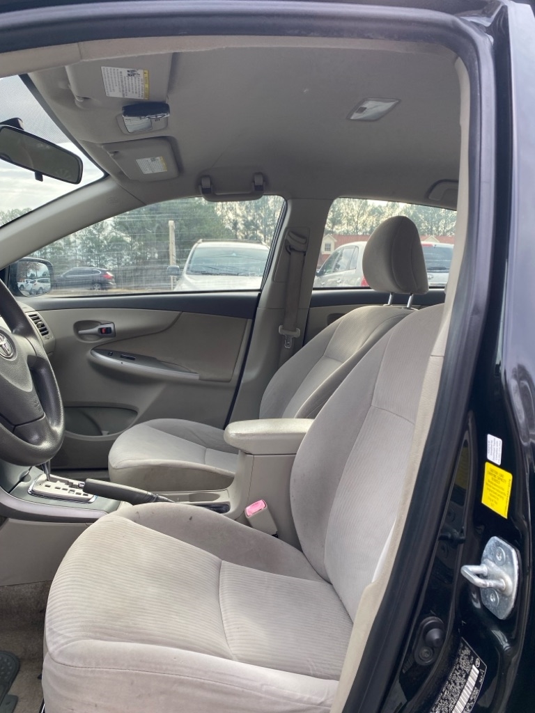 Toyota Corolla Base 5-Speed MT 2010