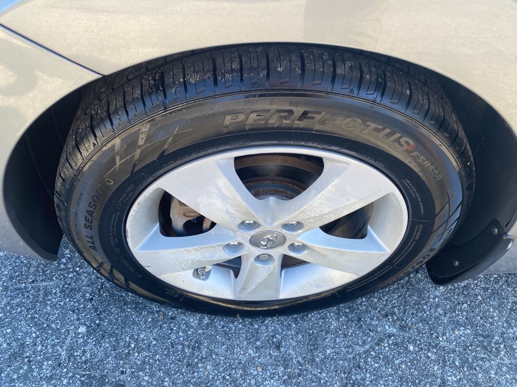 Hyundai Elantra GLS M/T 2013