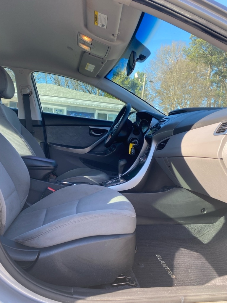 Hyundai Elantra GLS M/T 2013