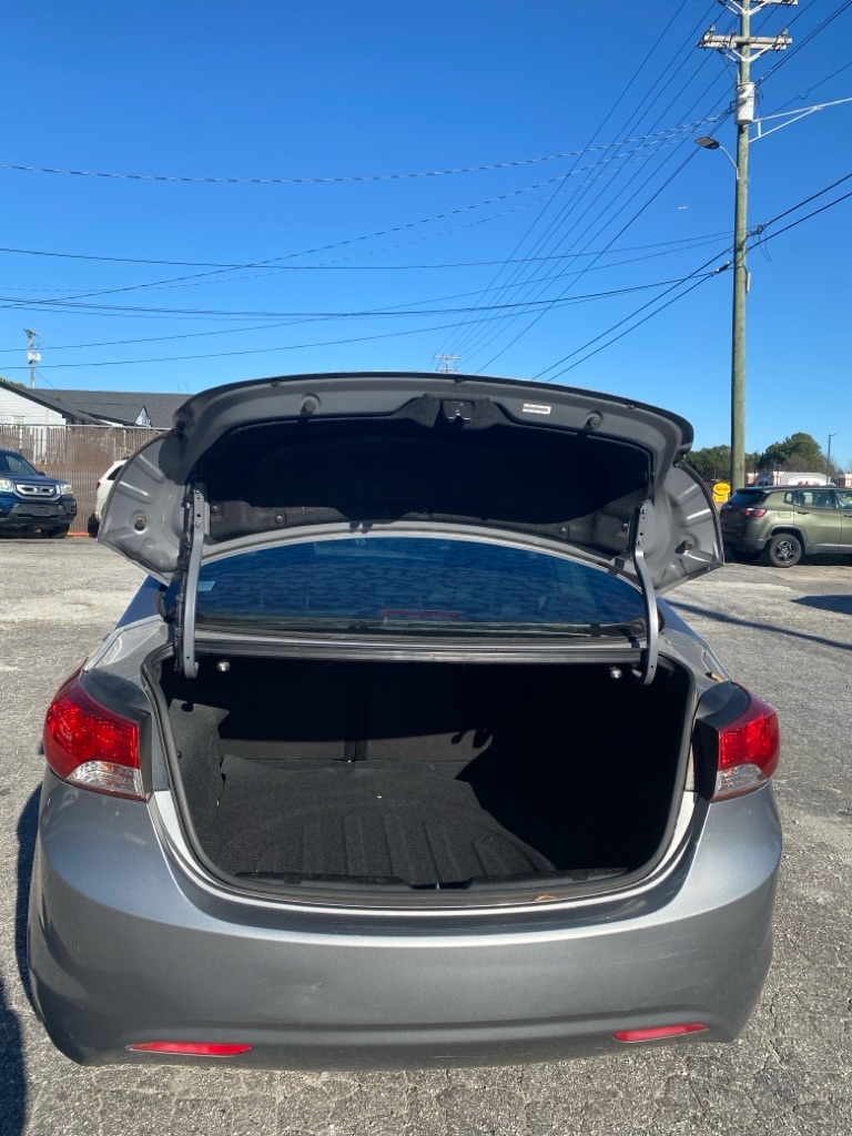 Hyundai Elantra GLS M/T 2013